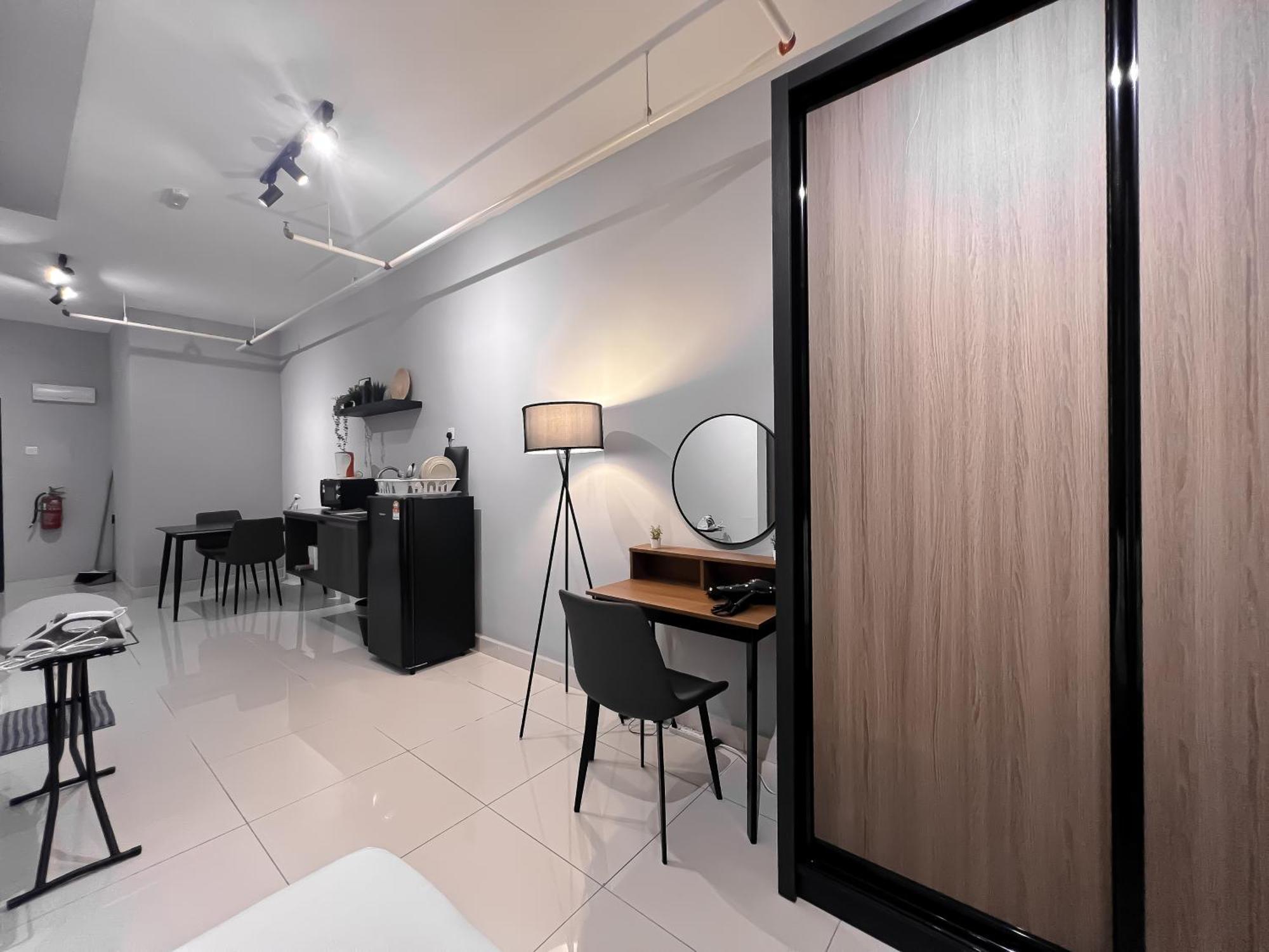 Edumetro @ By Manhattan Group Apartment