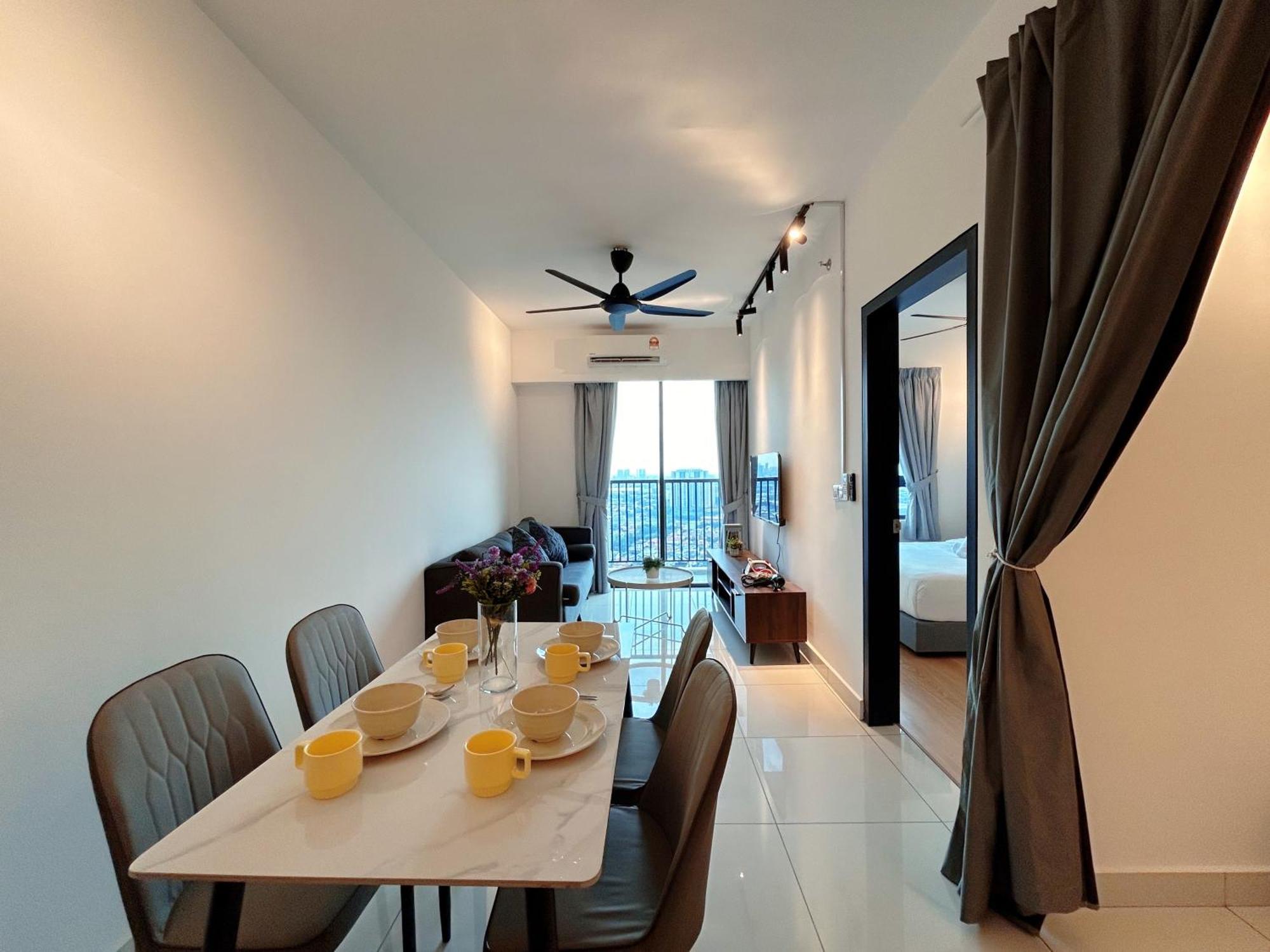 Edumetro @ By Manhattan Group Apartment *